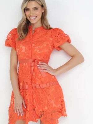 Zdjęcie produktu Pomarańczowa Koszulowa Sukienka Mini z Koronkowej Tkaniny i Materiałowym Paskiem Sumelli