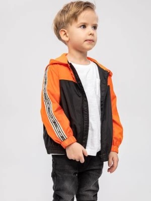 Zdjęcie produktu Pomarańczowa kurtka typu wiatrówka dla chłopca z kapturem Minoti