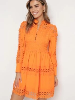 Zdjęcie produktu Pomarańczowa Sukienka z Koronką i Guzikami przy Dekolcie Thompson