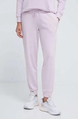 Zdjęcie produktu Puma spodnie dresowe kolor fioletowy z nadrukiem 678744
