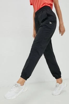 Zdjęcie produktu Reebok Classic spodnie dresowe ARCHIVE ESSENTIALS damskie kolor czarny gładkie HH9753.100019213