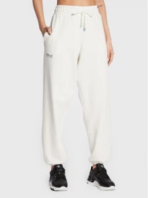 Zdjęcie produktu Replay Spodnie dresowe W8599B.000.23358P Biały Relaxed Fit