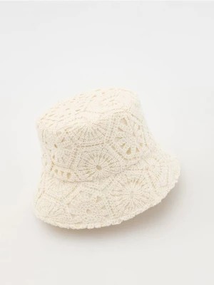 Zdjęcie produktu Reserved - Ażurowy kapelusz bucket - złamana biel