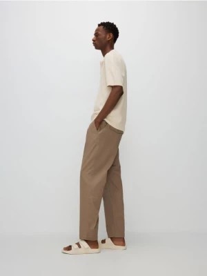 Zdjęcie produktu Reserved - Bawełniane spodnie slim - brązowy