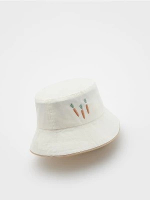 Zdjęcie produktu Reserved - Bawełniany bucket hat - złamana biel