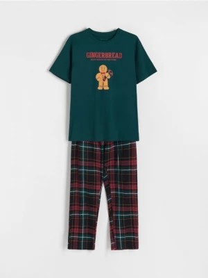 Zdjęcie produktu Reserved - Dwuczęściowa piżama z motywem świątecznym - Khaki