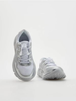 Zdjęcie produktu Reserved - Metaliczne sneakersy - biały