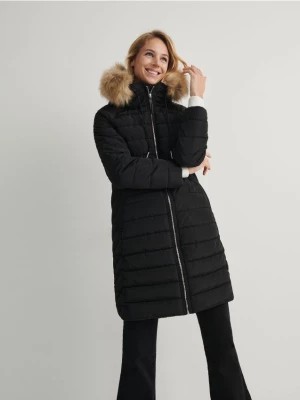 Zdjęcie produktu Reserved - Pikowany płaszcz z futerkiem - czarny
