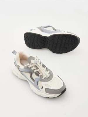 Zdjęcie produktu Reserved - Sneakersy na grubej podeszwie - złamana biel