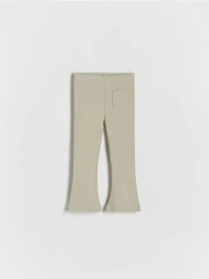 Zdjęcie produktu Reserved - Spodnie flare z kieszenią - zielony