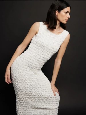 Zdjęcie produktu Reserved - Sukienka maxi ze strukturalnej dzianiny - złamana biel