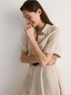 Zdjęcie produktu Reserved - Sukienka midi z lnem i plecionym paskiem - beżowy
