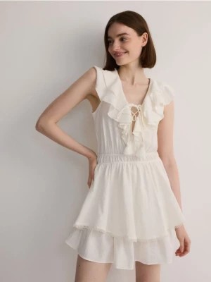 Zdjęcie produktu Reserved - Sukienka mini z falbanami - złamana biel