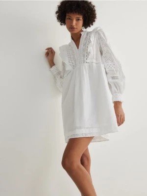 Zdjęcie produktu Reserved - Sukienka z ażurowym wzorem - biały