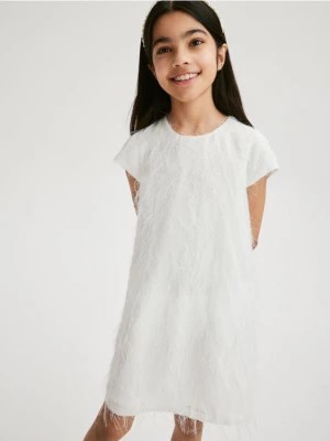 Zdjęcie produktu Reserved - Sukienka z imitacją piór - złamana biel
