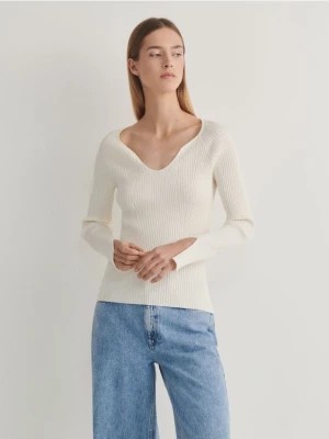 Zdjęcie produktu Reserved - Sweter z głębokim dekoltem - złamana biel