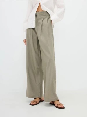 Zdjęcie produktu Reserved - Szerokie spodnie z zakładkami i lnem - jasnozielony
