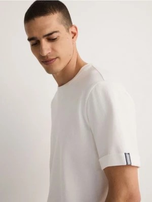Zdjęcie produktu Reserved - T-shirt comfort fit - złamana biel