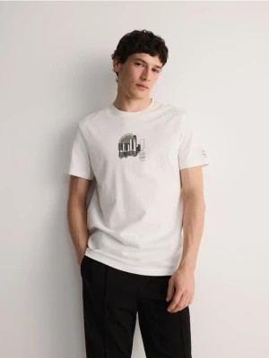Zdjęcie produktu Reserved - T-shirt regular fit z nadrukiem - złamana biel