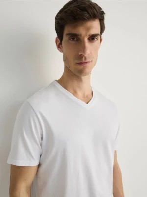 Zdjęcie produktu Reserved - T-shirt slim z dekoltem V - biały