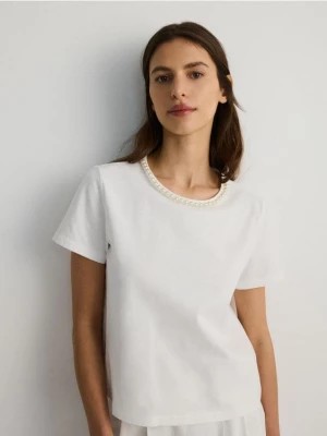 Zdjęcie produktu Reserved - T-shirt z ozdobnym dekoltem - biały