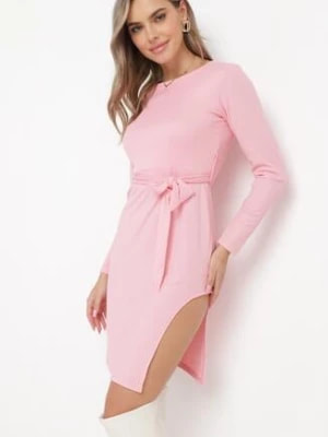 Zdjęcie produktu Różowa Dzianinowa Sukienka Mini z Rozcięciem Tivoritta