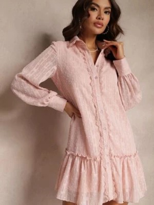 Zdjęcie produktu Różowa Koronkowa Sukienka Koszulowa z Falbanką Saniah