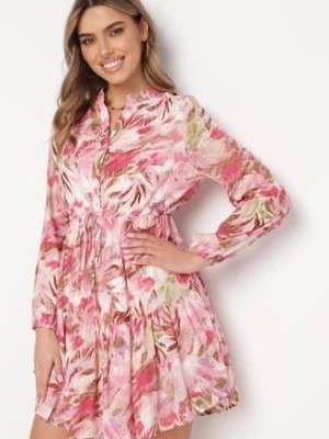 Zdjęcie produktu Różowa Kwiatowa Sukienka Mini ze Sznurkiem i Falbanką Adloria