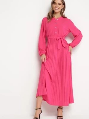 Zdjęcie produktu Różowa Rozkloszowana Sukienka Maxi z Plisowanym Dołem i Wiązanym Paskiem Nollira