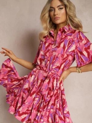 Zdjęcie produktu Różowa Rozkloszowana Sukienka o Koszulowym Kroju z Paskiem w Talii w Abstrakcyjny Wzór Farae