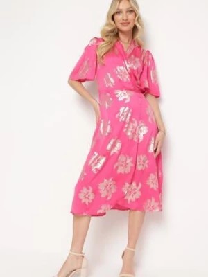 Zdjęcie produktu Różowa Sukienka Kopertowa z Metalicznym Wzorem w Kwiaty Wiązana w Talii Firiona