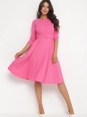 Zdjęcie produktu Różowa Sukienka Plisowana z Paskiem Gonge