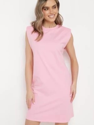Zdjęcie produktu Różowa Sukienka Pudełkowa z Podkreślonymi Ramionami Mimossa