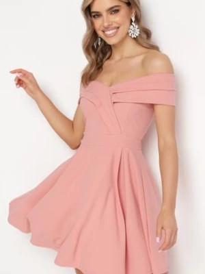 Zdjęcie produktu Różowa Sukienka z Hiszpańskim Dekoltem o Rozkloszowanym Fasonie Vilenia