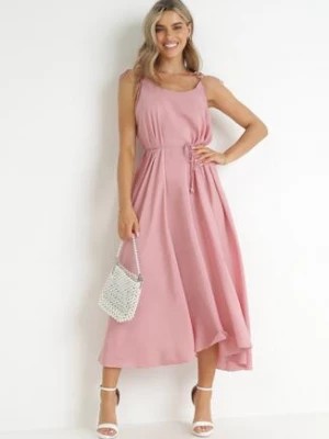 Zdjęcie produktu Różowa Trapezowa Sukienka z Wiązanymi Ramiączkami i Sznurkiem w Talii Feminia