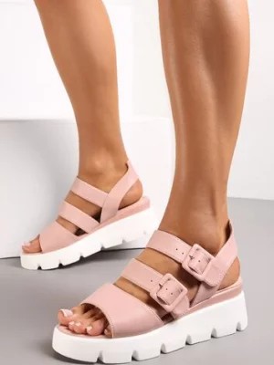 Zdjęcie produktu Różowe Sandały na Koturnie z Paskami ze Sprzączką Penesia