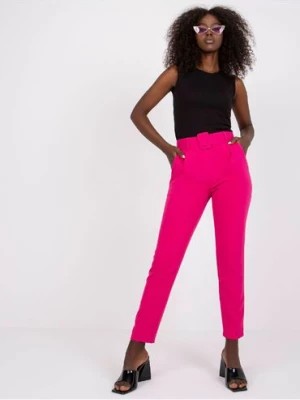 Zdjęcie produktu Różowe spodnie damskie z paskiem Italy Moda