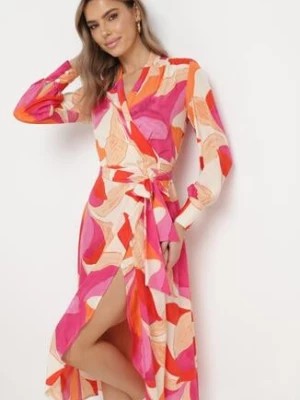 Zdjęcie produktu Różowo-Beżowa Kopertowa Sukienka Midi z Abstrakcyjnym Wzorem i Paskiem w Talii Norahia