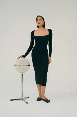 Zdjęcie produktu Saint Body sukienka kolor czarny midi dopasowana