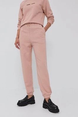 Zdjęcie produktu Samsoe Samsoe Spodnie damskie kolor różowy joggery high waist