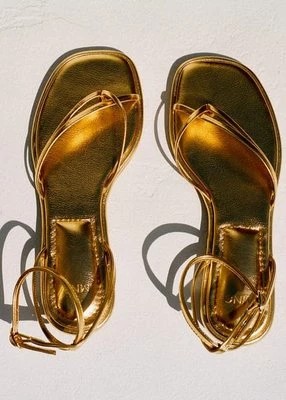 Zdjęcie produktu Sandały z metalicznych pasków Mango