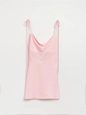 Zdjęcie produktu Satynowa sukienka na wiązanych ramiączkach różowa House