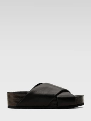 Zdjęcie produktu Gino Rossi Skórzane klapki w kolorze czarnym rozmiar: 41