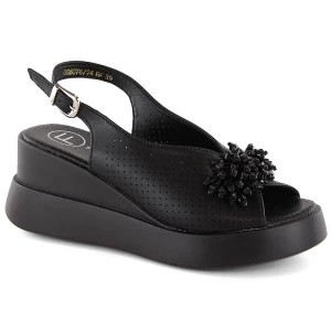 Zdjęcie produktu Skórzane sandały damskie na koturnie z koralikami czarne Filippo DS6076