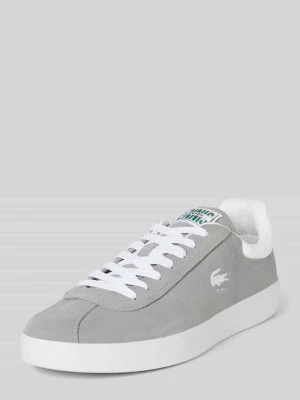 Zdjęcie produktu Sneakersy skórzane z naszywką z logo i nadrukiem z logo model ‘BASESHOT’ Lacoste