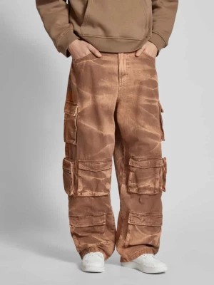 Zdjęcie produktu Spodnie cargo o luźnym kroju ze wzorem moro — REVIEW X MATW