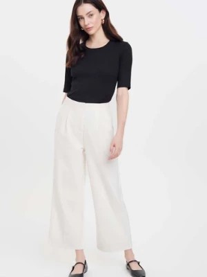 Zdjęcie produktu Spodnie damskie typu kuloty - białe Greenpoint
