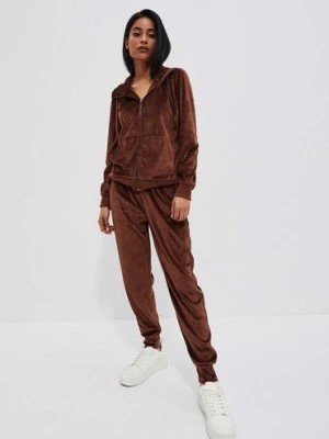 Zdjęcie produktu Spodnie dresowe damskie brązowe Moodo