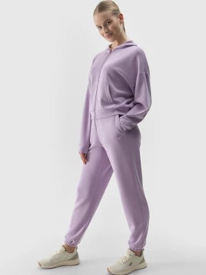 Zdjęcie produktu Spodnie dresowe joggery z dodatkiem modalu damskie - jasny fiolet 4F