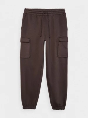 Zdjęcie produktu Spodnie dresowe joggery z kieszeniami cargo męskie - brązowe OUTHORN